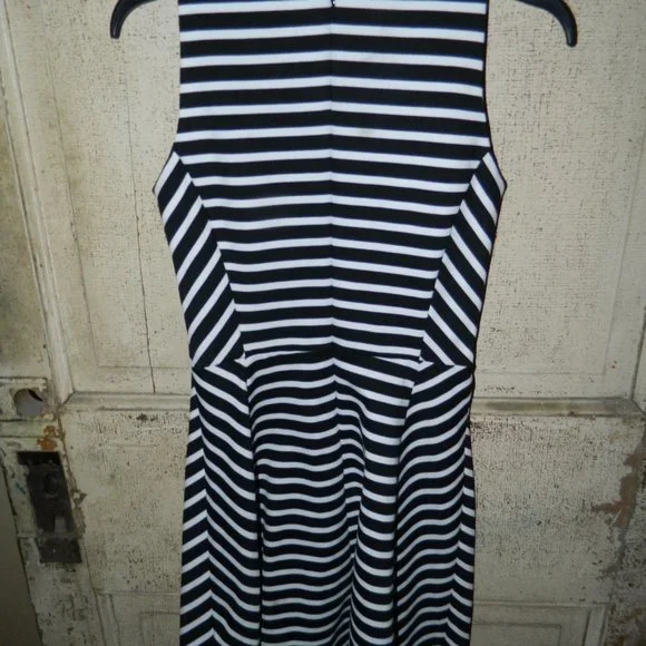 Michael Kors Zip Front Striped Dress Flare Sz 4 (X-40) - Picture 4 of 4